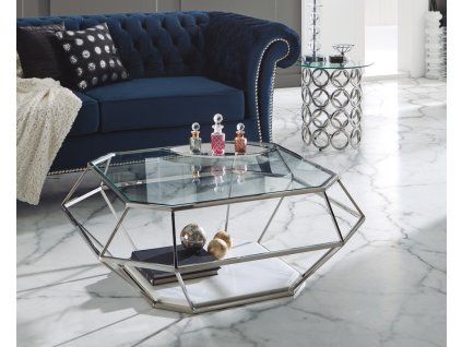 Designový skleněný konferenční stolek ve tvaru diamantu v interiéru