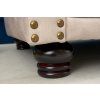 Detail prošívaného čalounění Chesterfield
