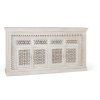 Masivní komoda v barvě antique white